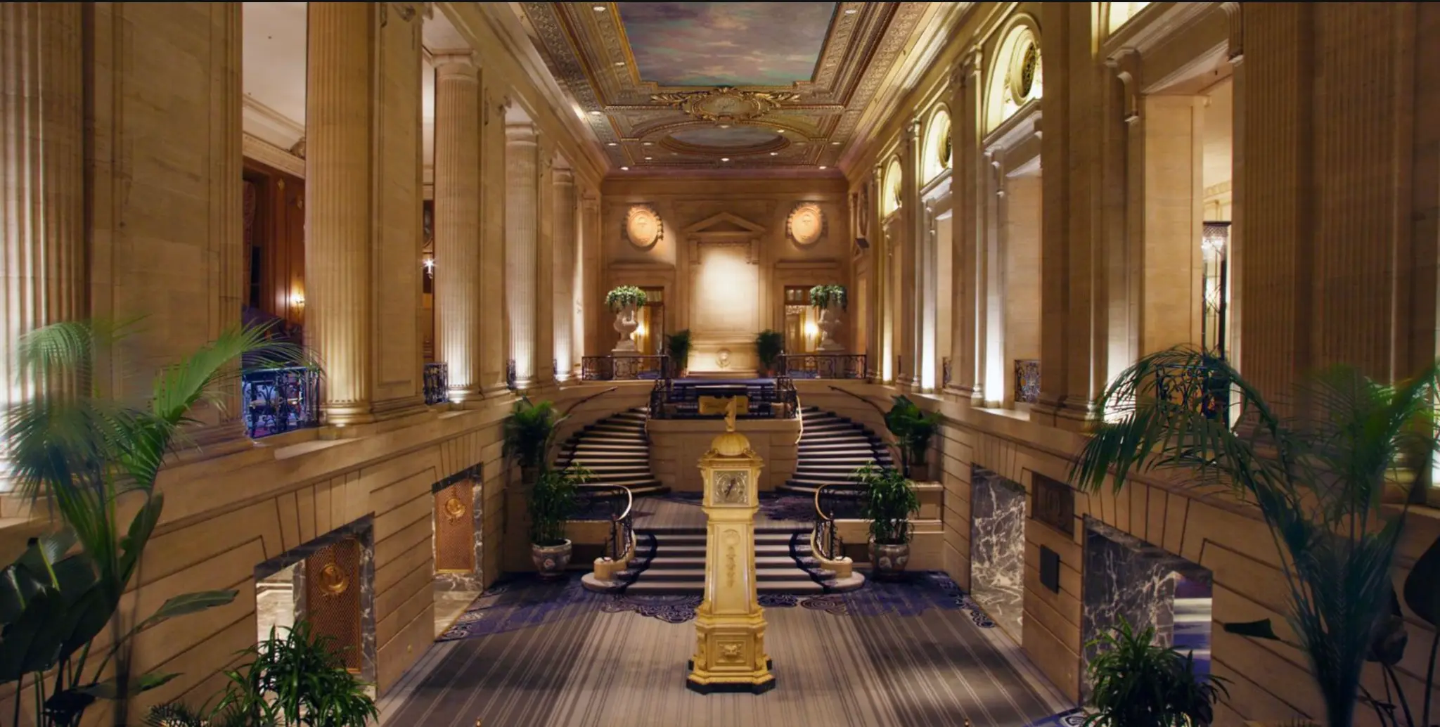 The grand lobby of the Hilton Chicago
